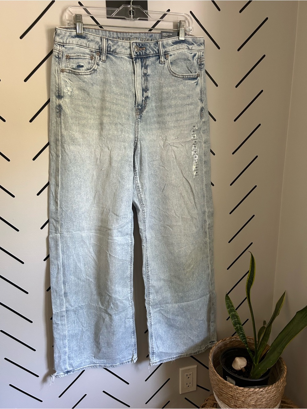 NWT American eagle super high rise dreamy drape baggy light wash jeans